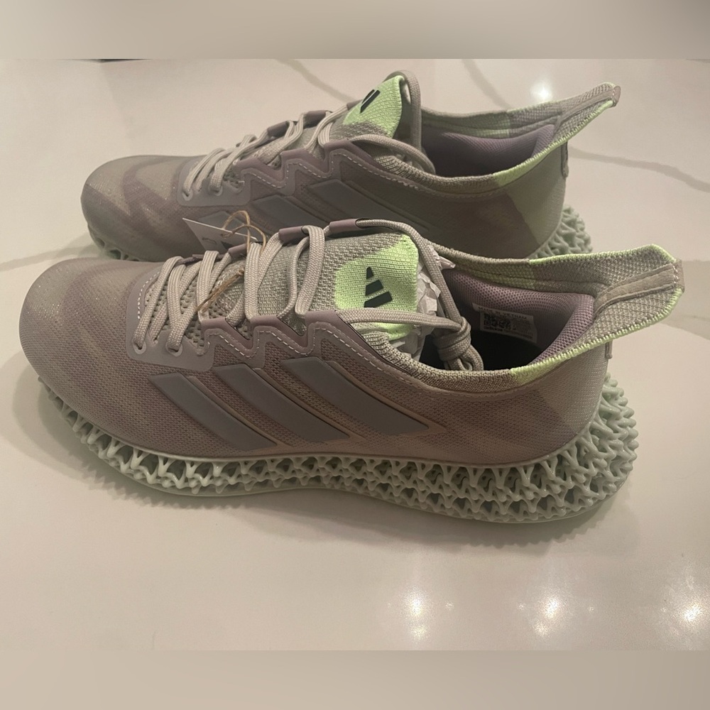 Brand new women’s running sneakers 4DFWD 3 W size 7.5